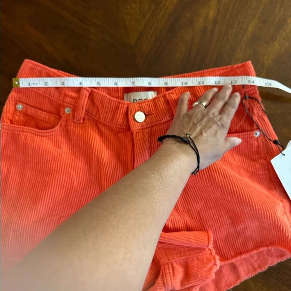 NWT Urban Outfitters BDG 100% Cotton Fray Edge Hem Corduroy Shorts Size 28 - Picture 11 of 11